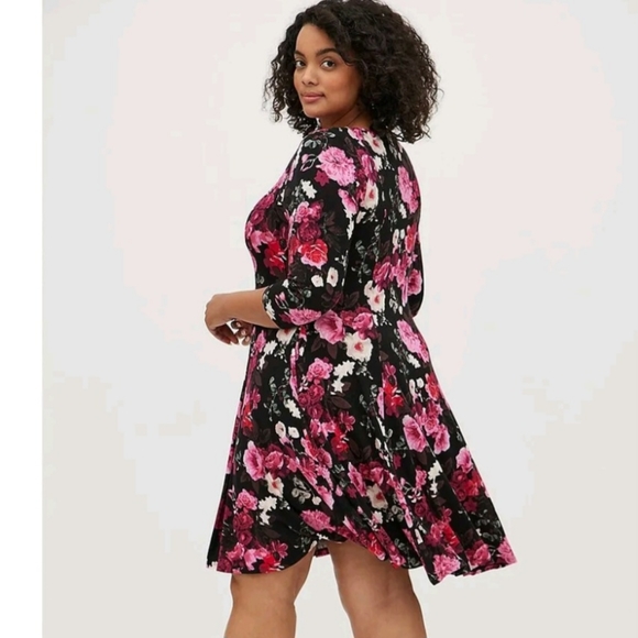 Torrid Sweatheart Floral Print Knit Skater Dress Rayon Spandex Blend Size 0 (12) - Picture 2 of 10